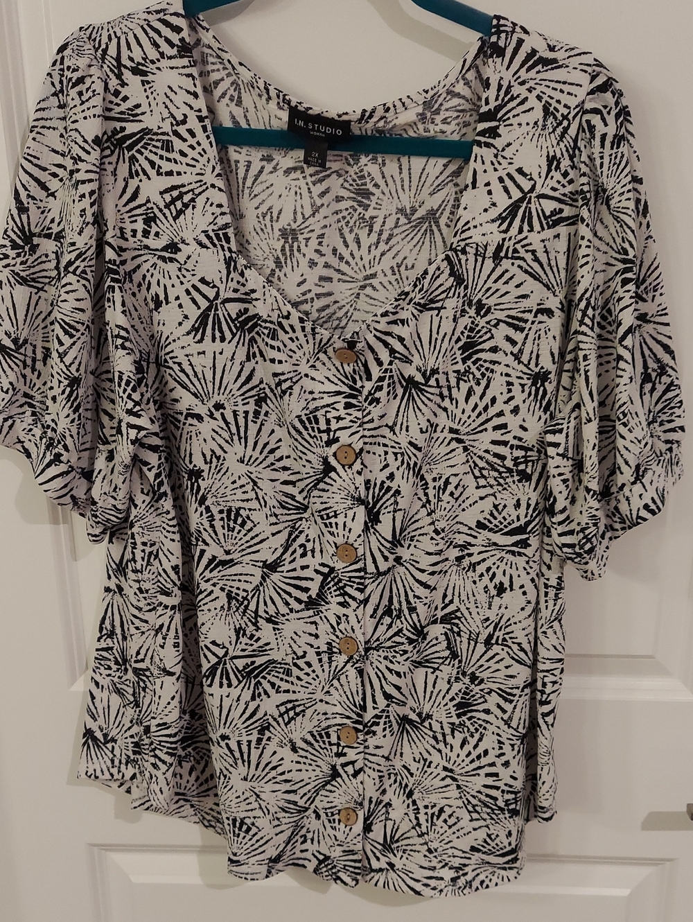 I.N. Studio Black and White Printed Button-Front Top